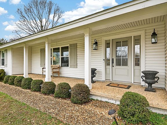 5th image of 1690 Mount Carmel Rd