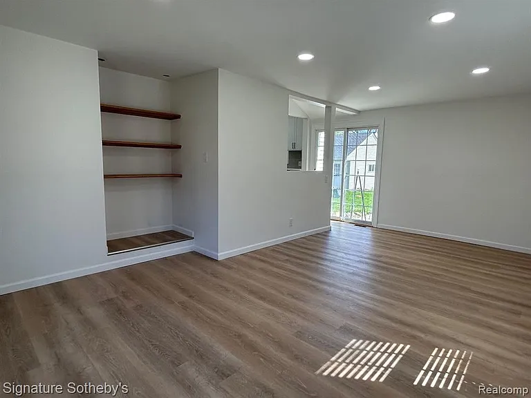 2194 Dorchester Rd — Photo 7