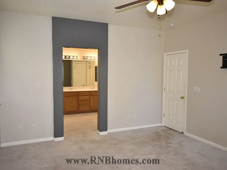 133 Marinette Ct — Photo 15