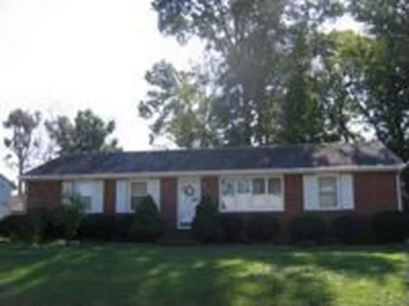 917 Yorkshire Rd, Colonial Heights, VA 23834