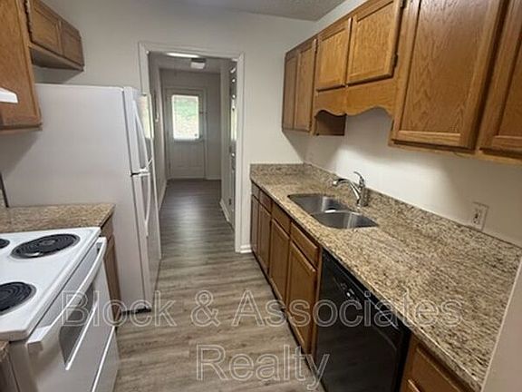 2nd image of 515 Holly St