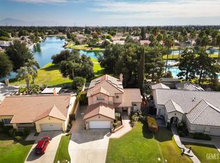 8805 Shore View Dr, Bakersfield, CA 93312