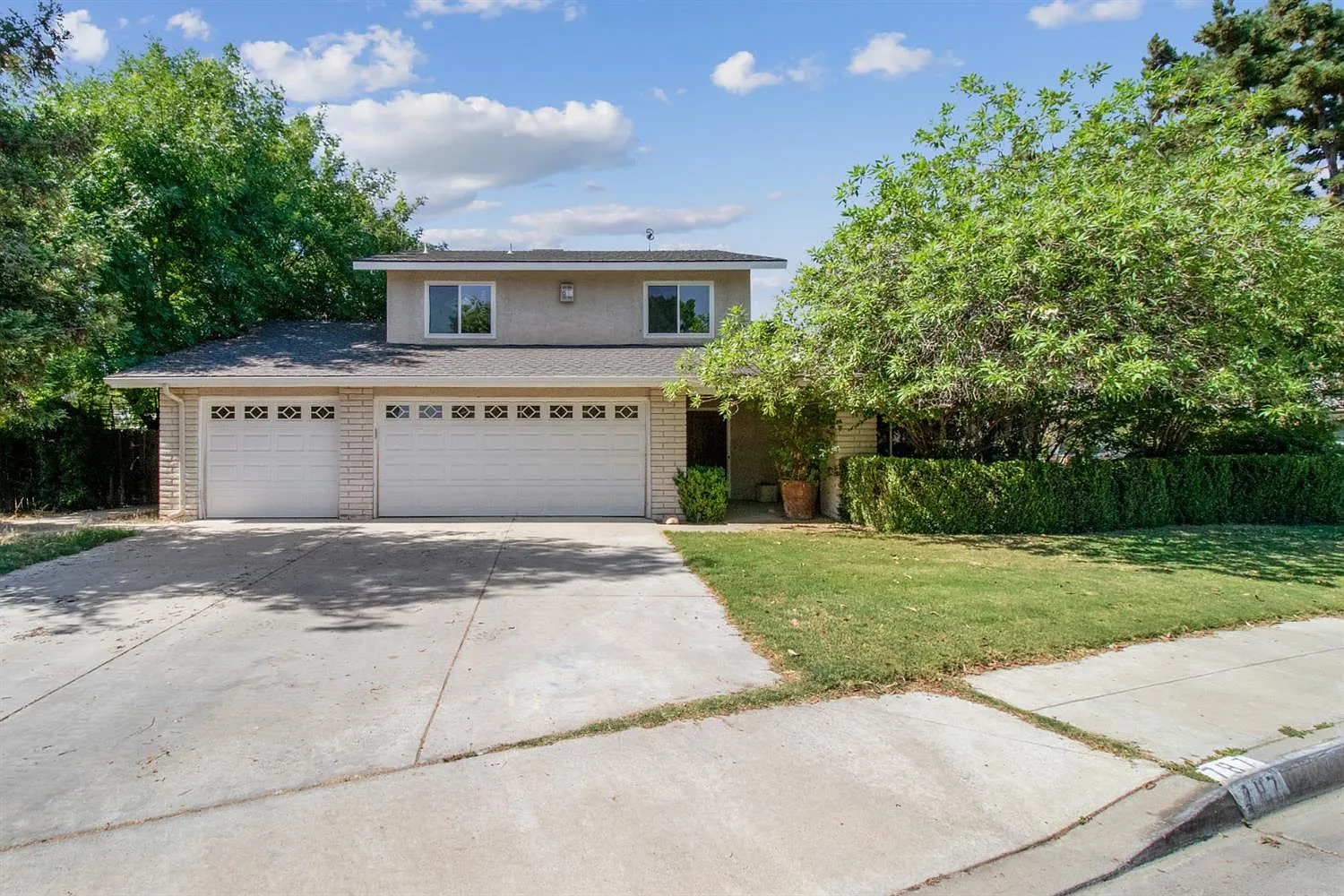 787 W Los Altos Ave photo 1