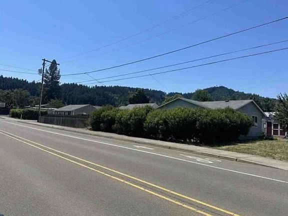 Exterior Neighborhood (street photo)
