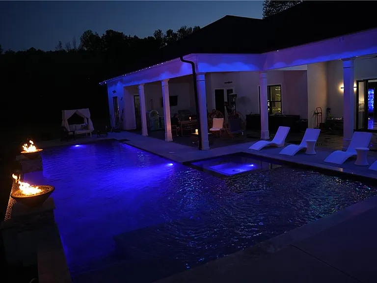 2786 Vaughan Dr — Photo 32