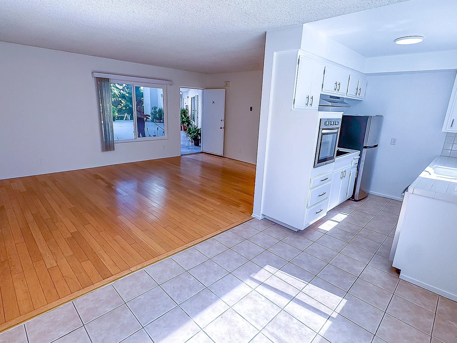 2 bed, 925 sqft, $3,195 — Photo 4