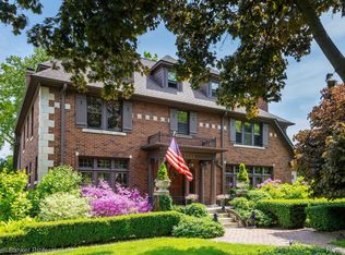 1244 Three Mile Dr, Grosse Pointe Park, MI 48230