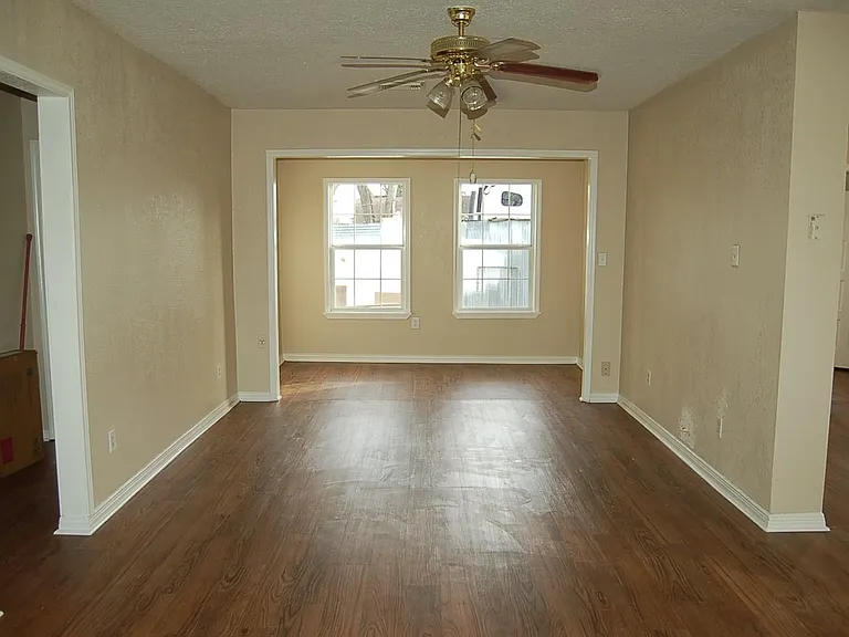 7304 Kinney St — Photo 8