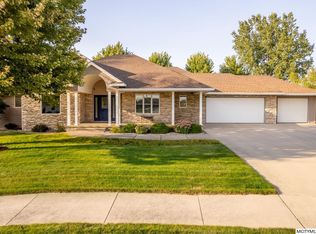 5 Creekside Ct, Mason City, IA 50401