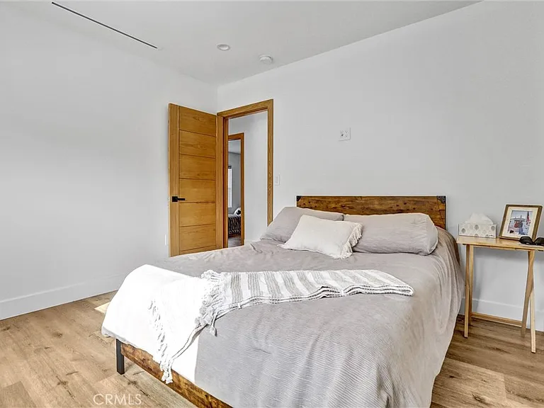 6900 Corbin Ave — Photo 21