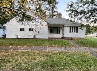 1037 Keystone Dr, Cleveland Heights, OH 44121