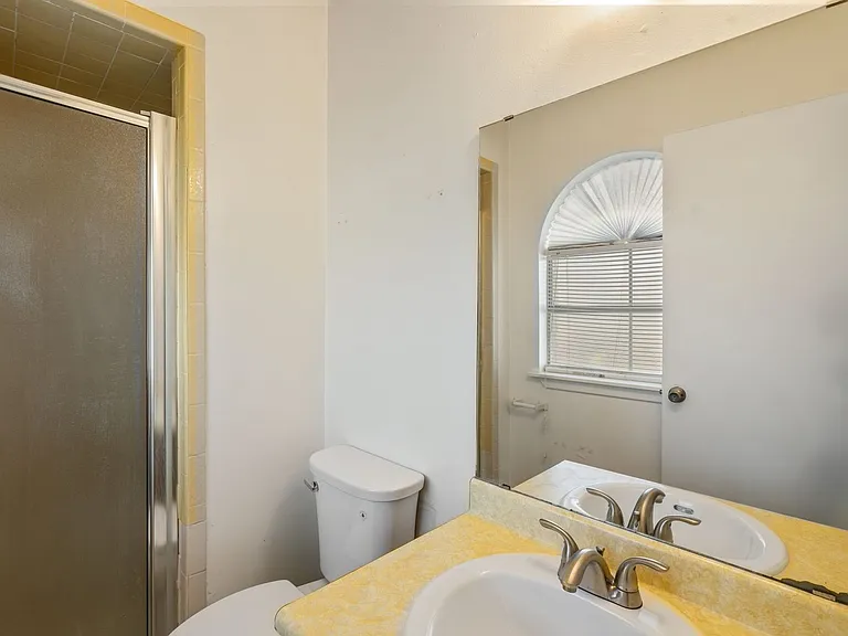 97 Michelle Dr — Photo 7