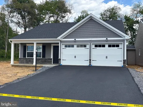 212 Grace Ann Ct, Fayetteville, PA 17222