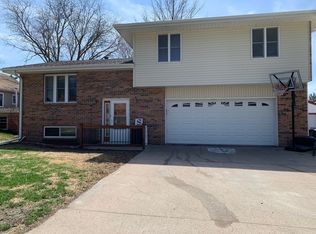 609 W 2nd St, Wilber, NE 68465