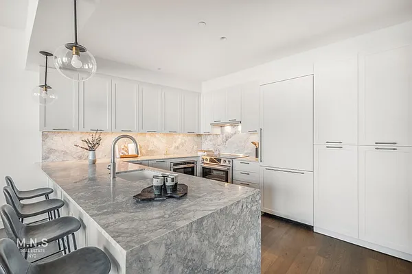 Sold by MNS | media 1