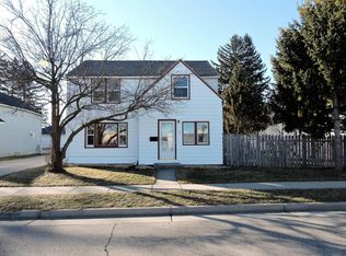 119 Sussex St, Pewaukee, WI 53072