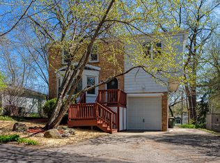 26705 N Circle Dr, Mundelein, IL