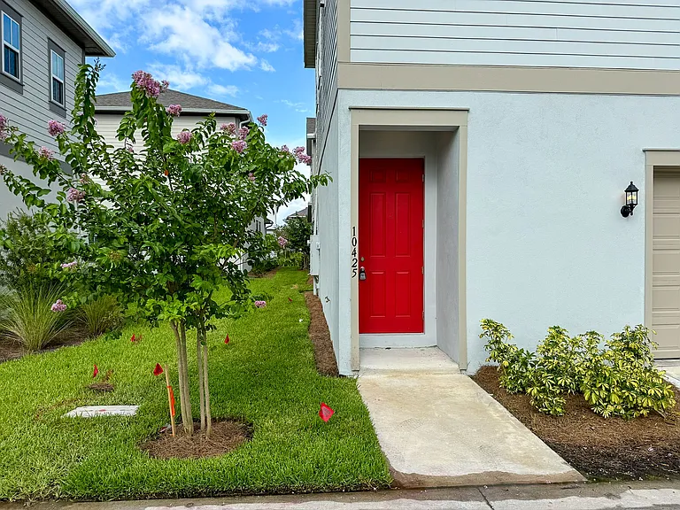 10425 Marconi Ave — Photo 2