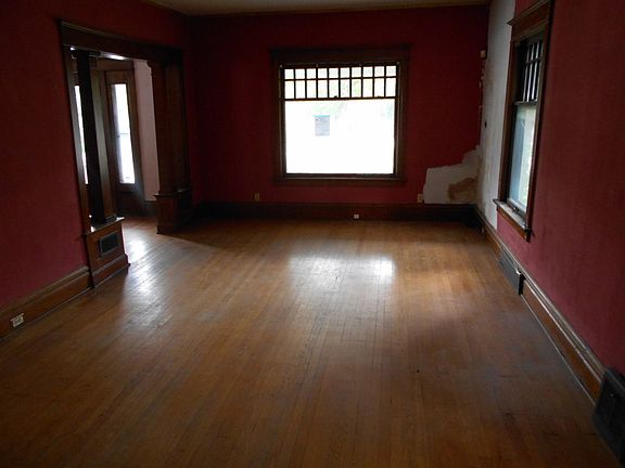 3rd image of 906 Garfield Ave