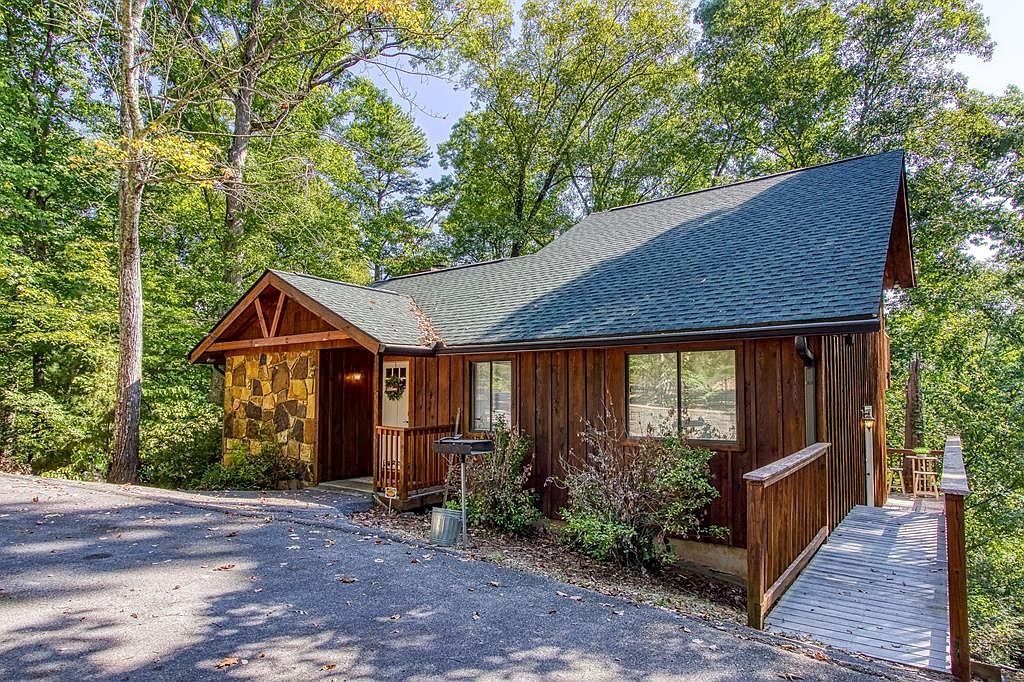 635 Country Oaks Dr, Pigeon Forge, TN 37863 | Zillow