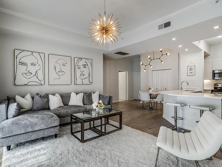 3225 Turtle Creek Blvd #220 — Photo 10