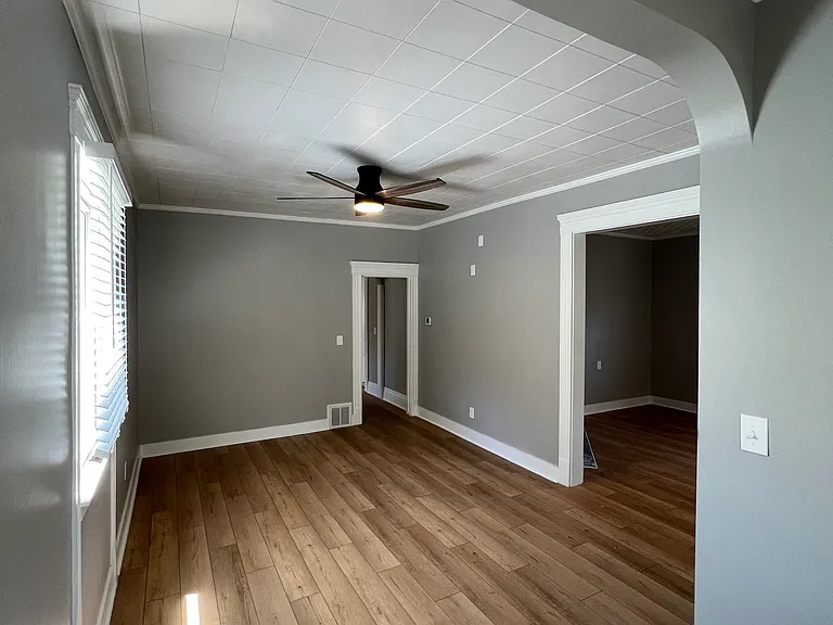1804 W 45th St #1 — Photo 11