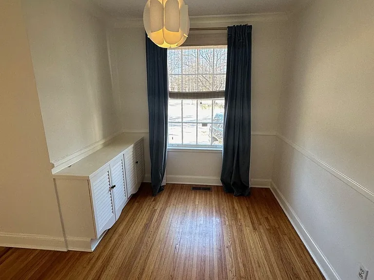 3834 Kenwood Ave — Photo 11
