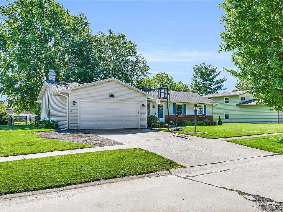 2nd image of 2202 Clover Ln