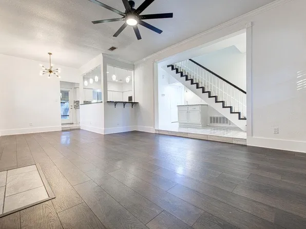 208 Oak Ridge Dr, Pflugerville, TX 78660