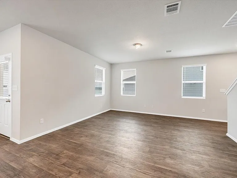 116 Honeybee Ln — Photo 10
