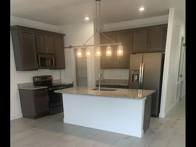 144 Luma Pl — Photo 1