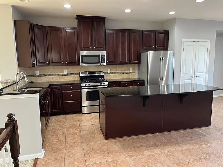 8605 Enoch Pratt Dr — Photo 6