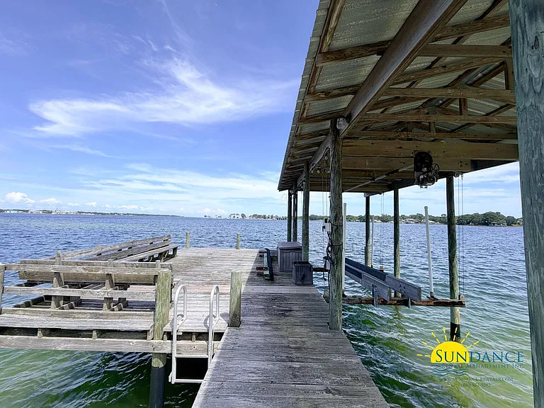 249 Beachview Dr — Photo 2