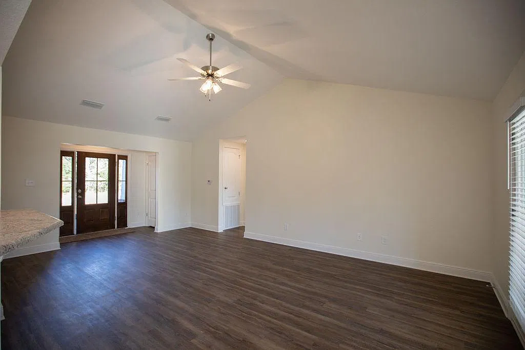 217 Summerfield Dr — Photo 3