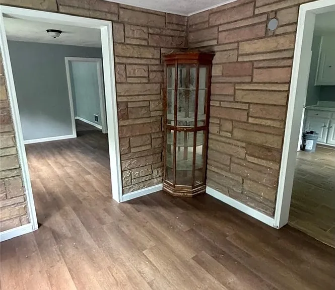 1021 California Dr — Photo 12