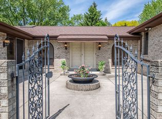 2620 W Garden Park Dr, Glendale, WI 53209