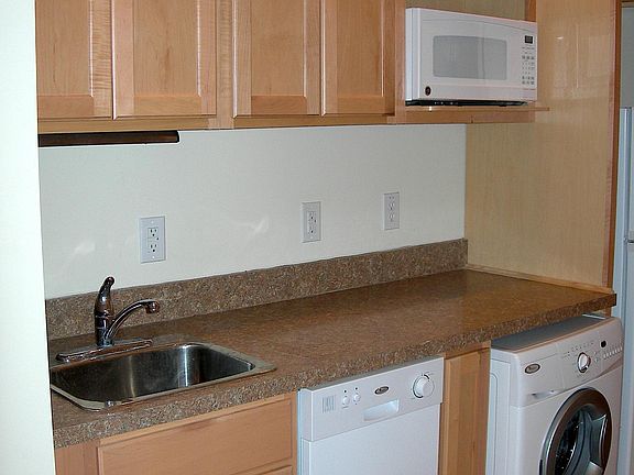 Washer / Dryer / Dishwasher / Gas Range / Microwave / Refrig