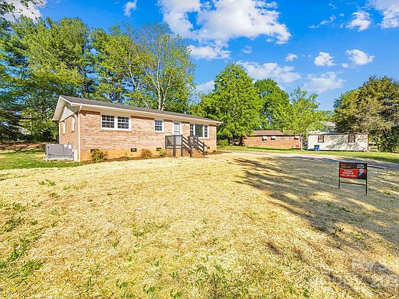3rd image of 210 Brookfield Dr