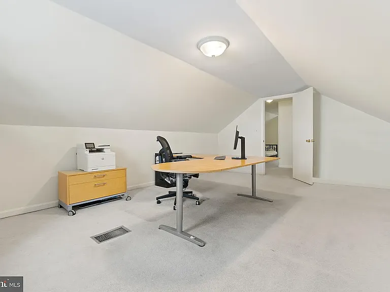 9407 Singleton Dr — Photo 14
