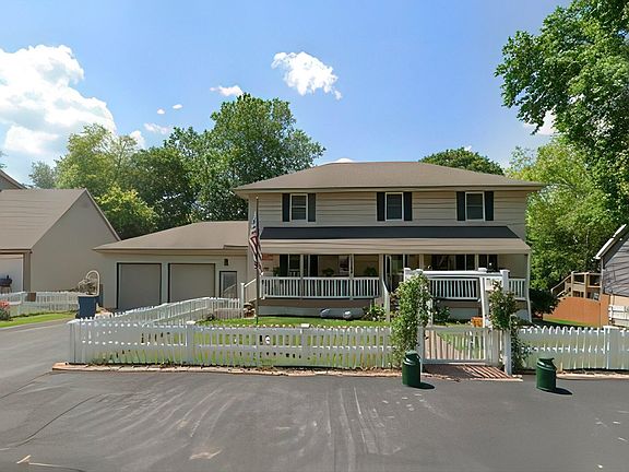 3rd image of 1502 E Sycamore Street