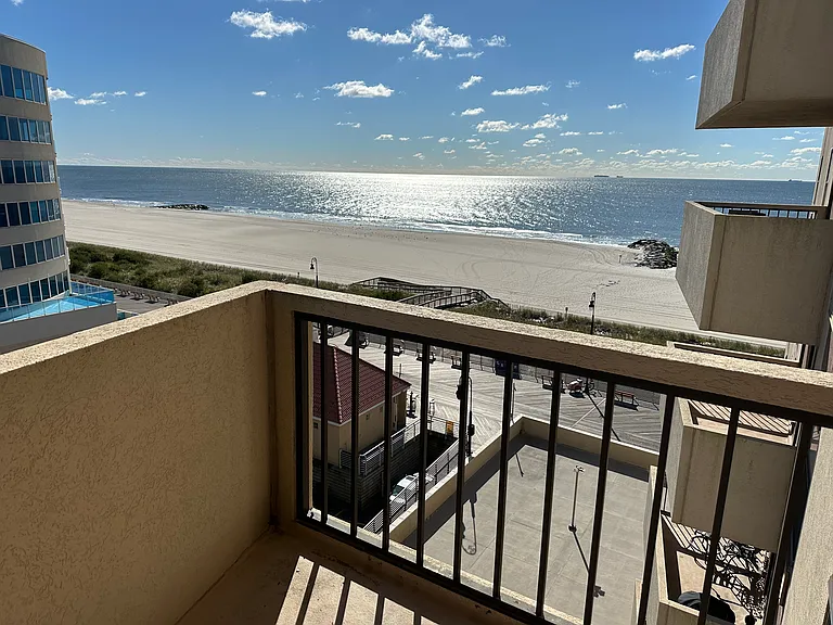 360 Shore Rd #7B — Photo 3