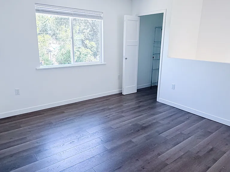 19623 Hartland St — Photo 15