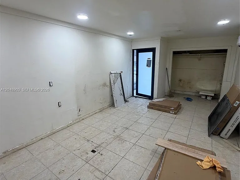 725 SW 1st Ave #1 — Photo 11