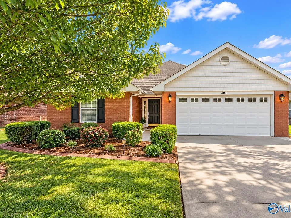 409 Summer Cove Cir NW