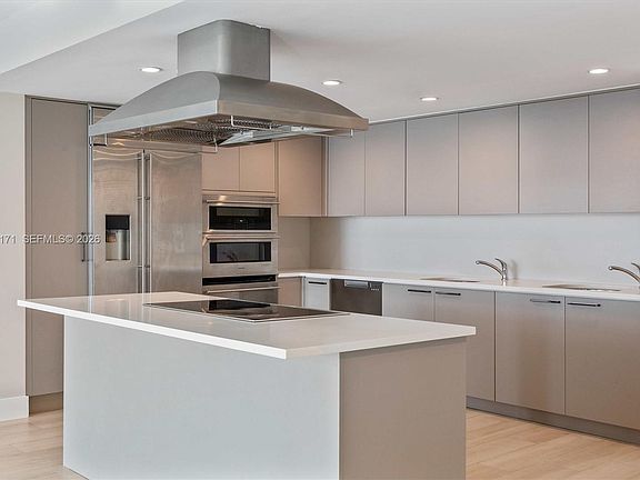 3rd image of 1150 101st St Penthouse 702
