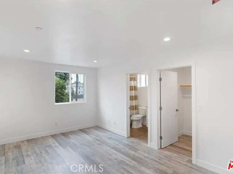5643 Willowcrest Ave — Photo 6