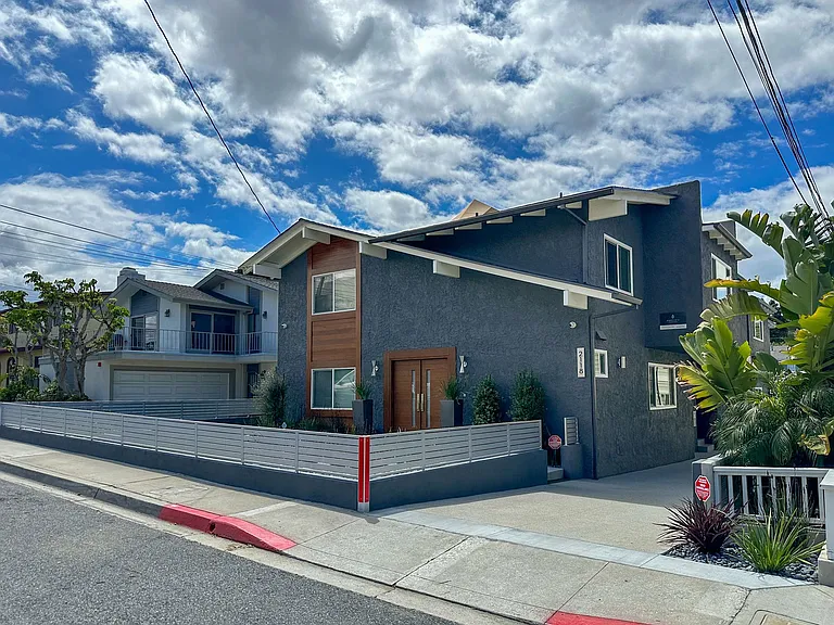 2118 Carnegie Ln — Photo 3