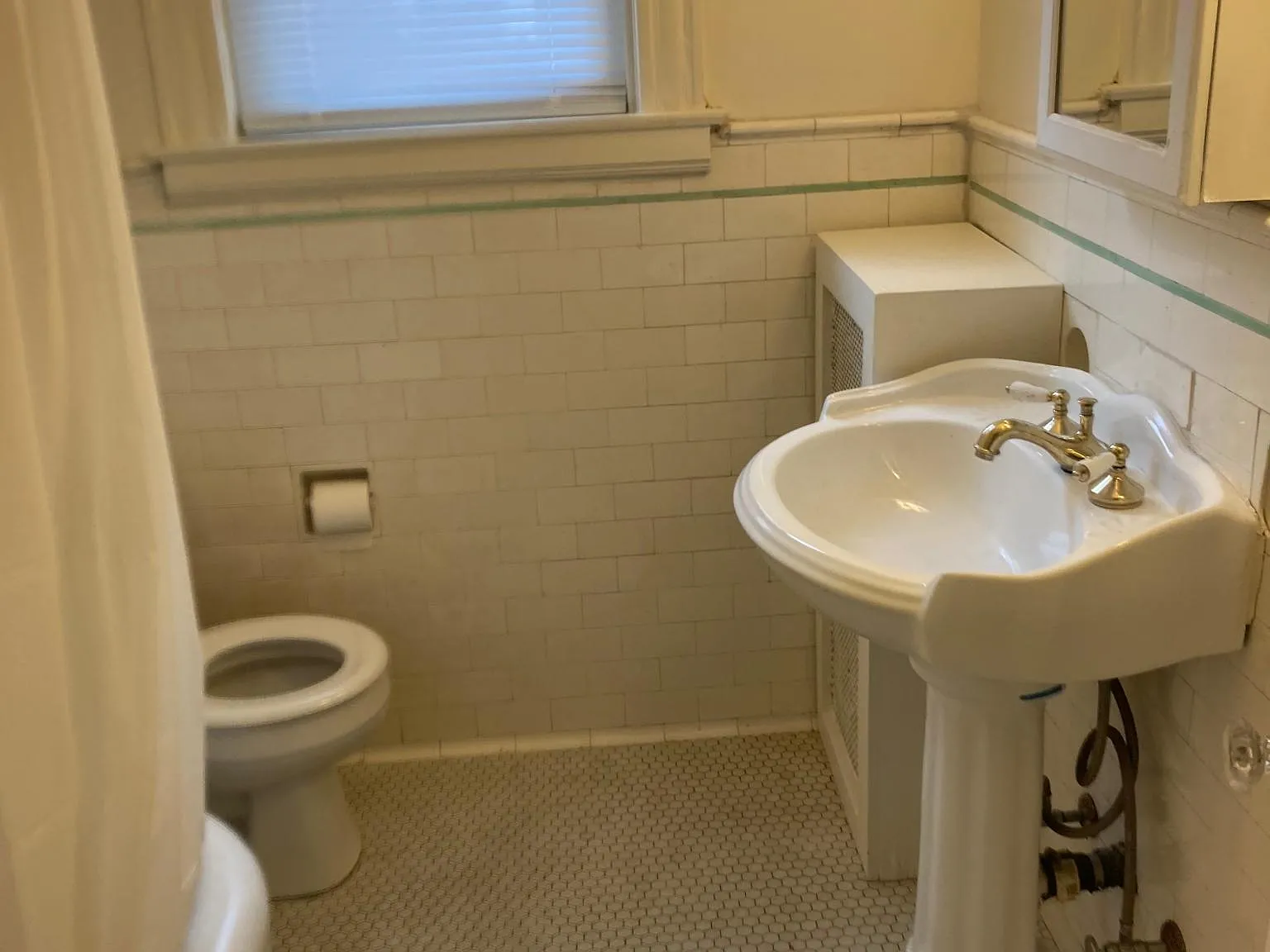 126 Elton St — Photo 4