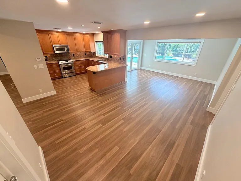 1390 NW 4th St — Photo 12