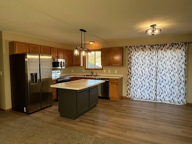 3 bed, 1700 sqft, $2,150 — Photo 4